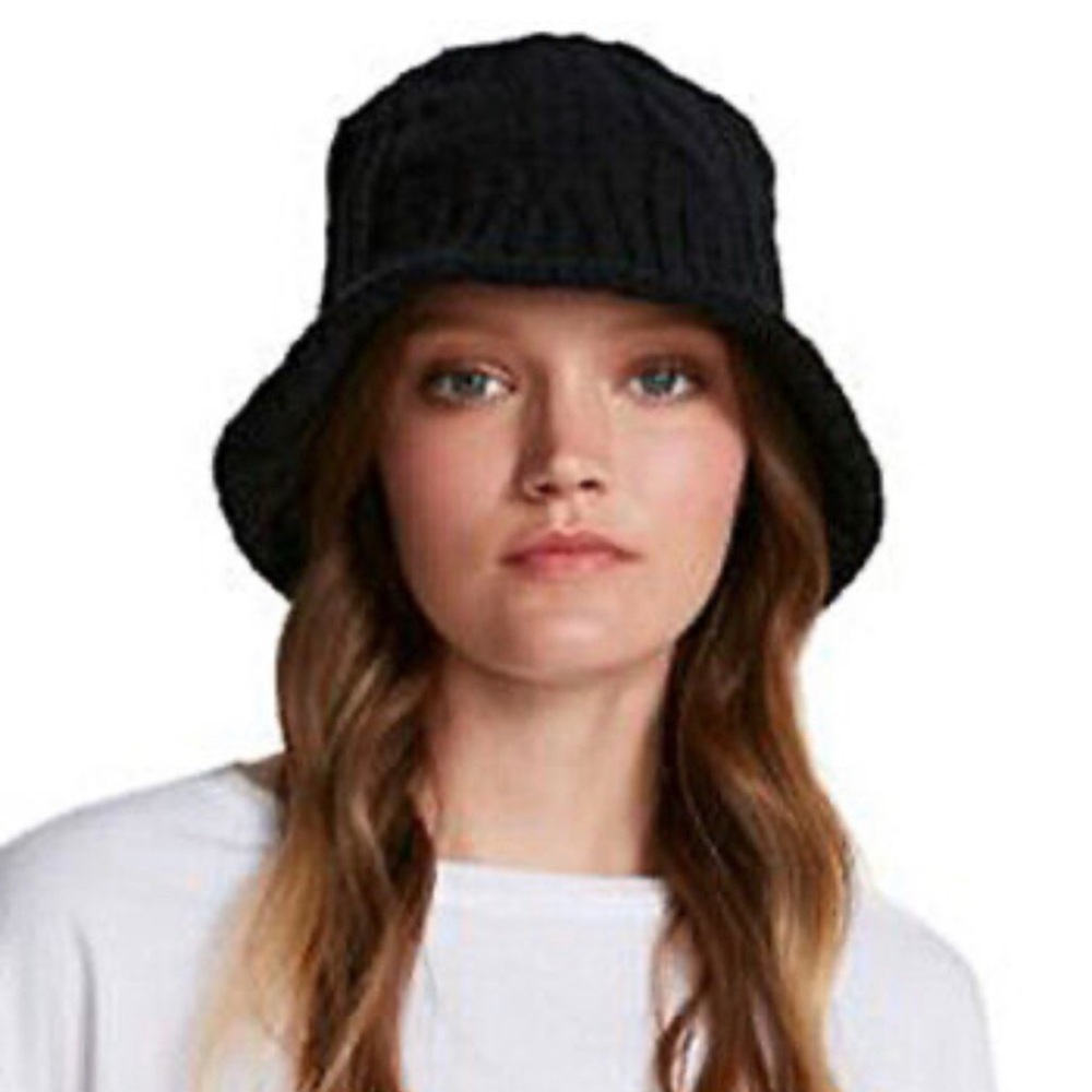 STEVE MADDEN BLACK BUCKET HAT Cable Knit 
One size